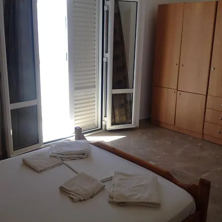 Sea View And Mountain View For 4 People *