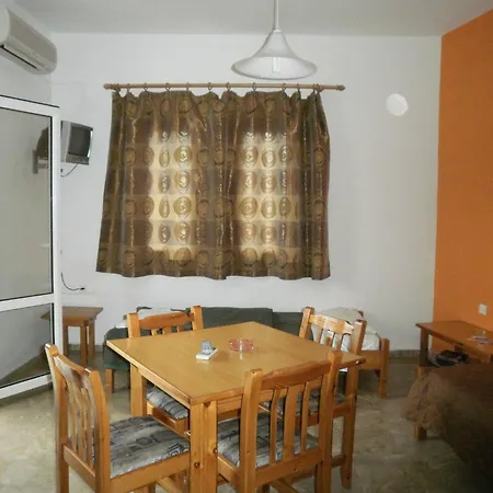 Sea View And Mountain View For 4 People Apartmán Makrýgialos