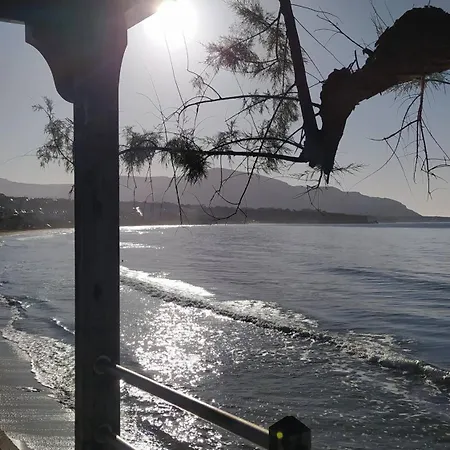Sea View And Mountain View For 4 People Makrýgialos